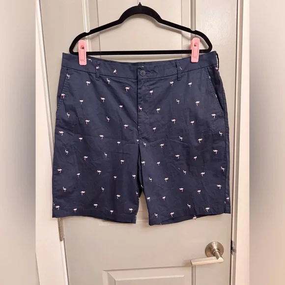 IZOD Navy Flamingo Print Shorts Men’s Size 36 - Picture 3 of 3